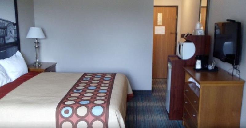 Super 8 By Wyndham Shenandoah Hotel Exterior foto